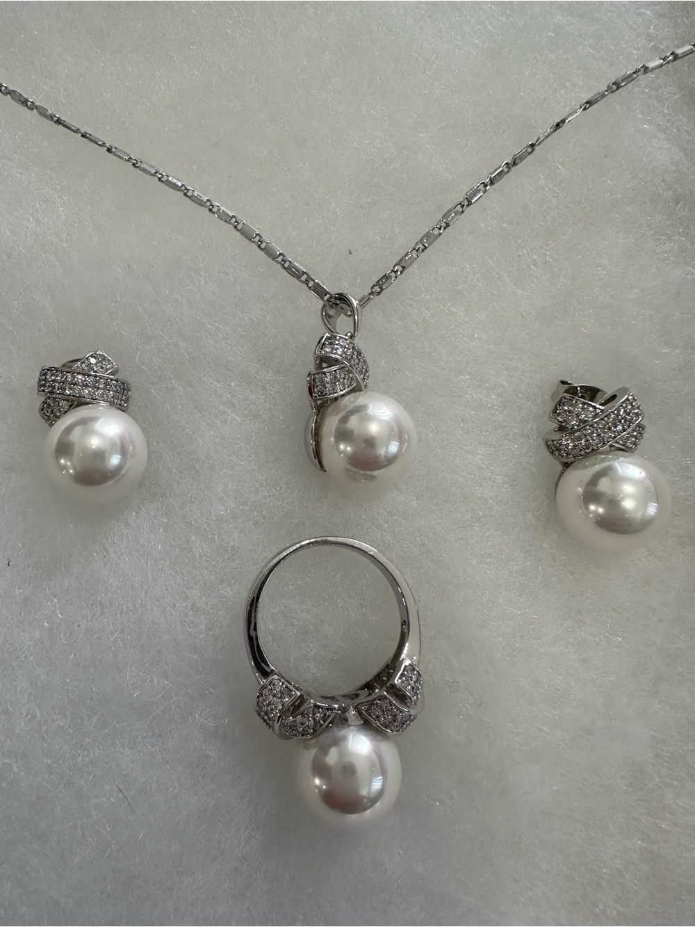 Pearl and Cubic Zirconia Jewelry Set - White Pearls Cultured Pearl